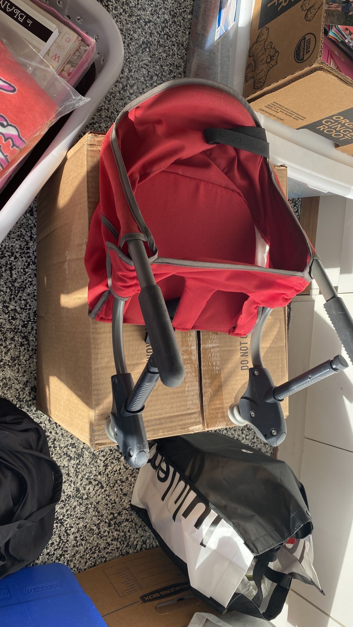 Chicco Caddy Hook-On Chair, Portable High Chair for Babies and Toddlers, for Children up to 37 lbs., Lightweight, Compact Fold