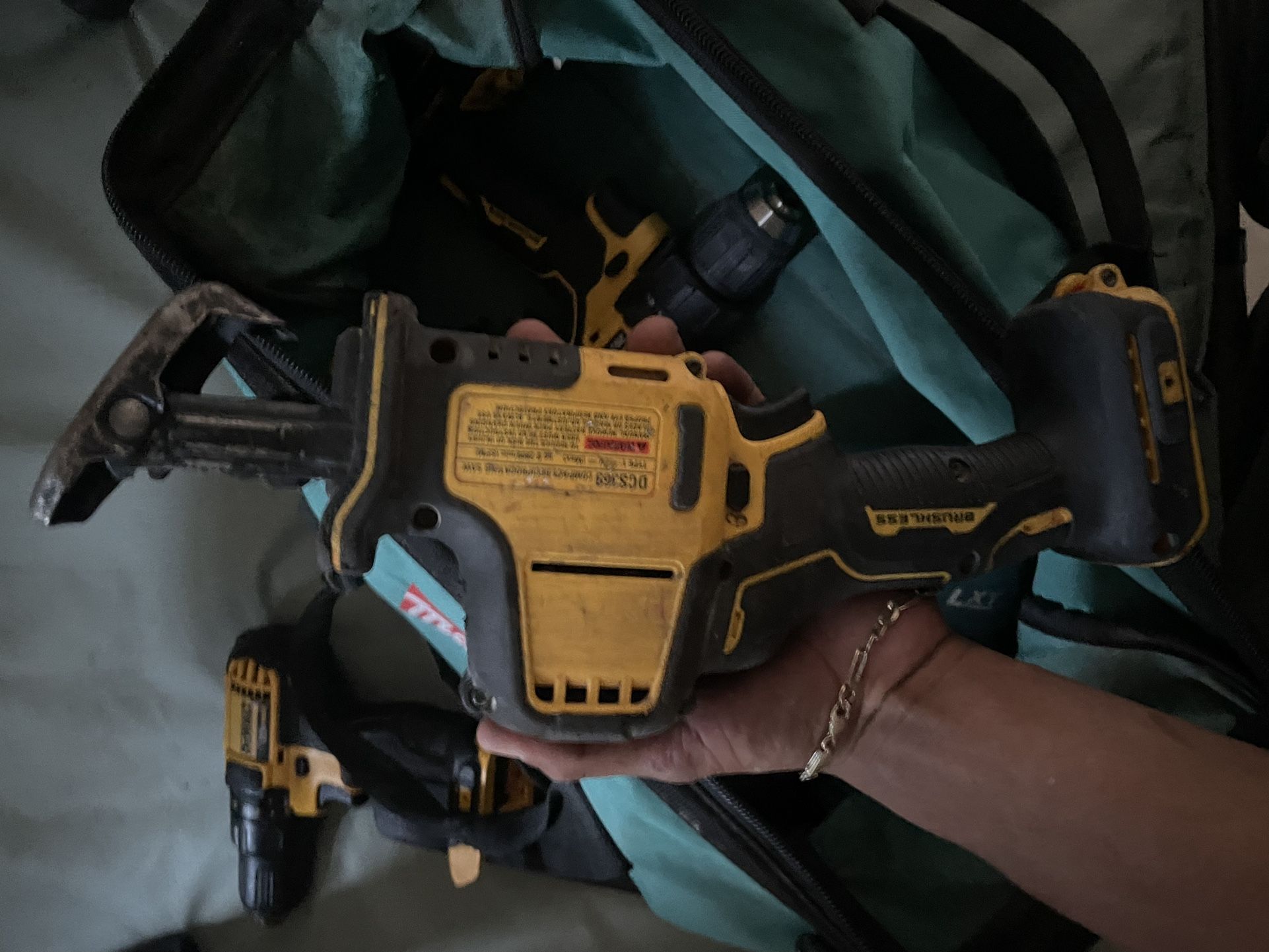 DEWALT ATOMIC 20V MAX Cordless One-Handed Reciprocating Saw