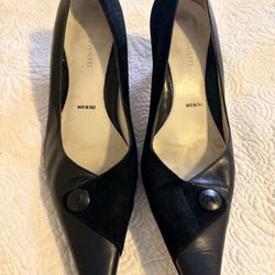 Amalfi Made in Italy Black Leather/Suede Pumps with Button Detail -- Size 10