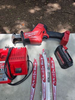Used Milwaukee 18v Fuel Brushless hackzall  batt charger and 3 new multi purpose blades $130 FIRME ÁREA JERSEY VILLAGE 77O41 no low Ball