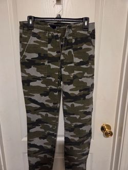 KUT from the Kloth Reese Camo Pants
Size 4