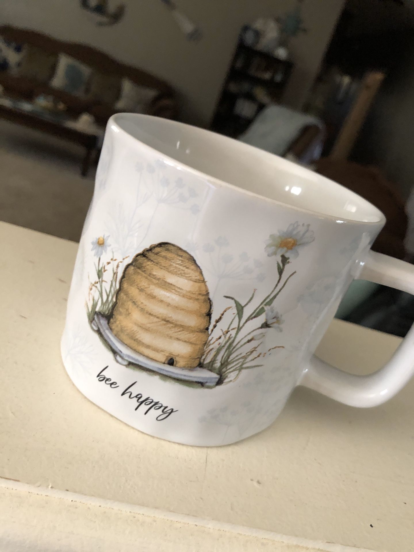 Cute Bumble Bee Hive coffee mug - pairs well with Rae Dunn - New $4 local pick up