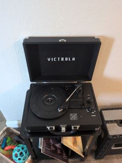 Vinyl player (if you can fix it, it's free!)