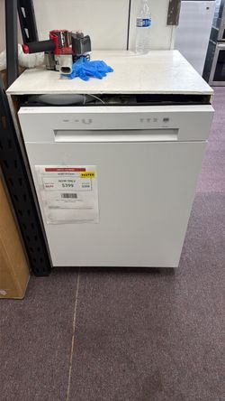 LG 24 in. White Front Control Dishwasher with Stainless Steel Tub and SenseClean