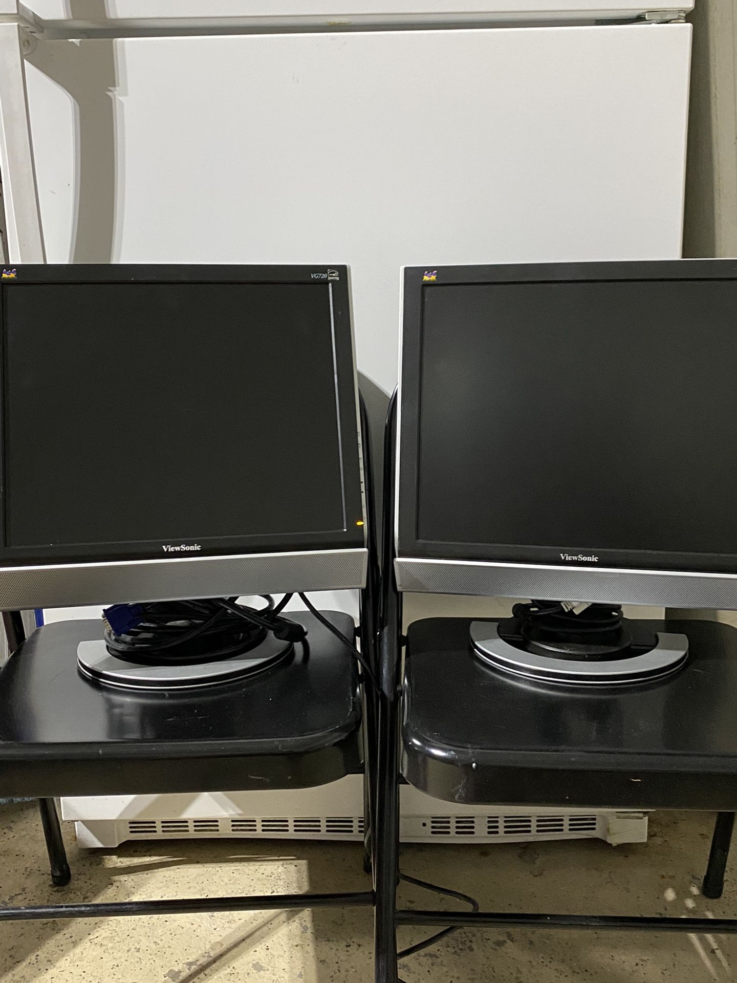 Viewsonic Vg720 17" LCD Monitor Two Monitors Free