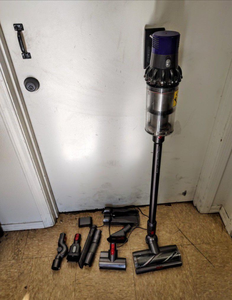 Dyson V10 Cordless Vacuum Used