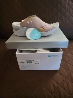 Bzees Light New Wedge Sandal