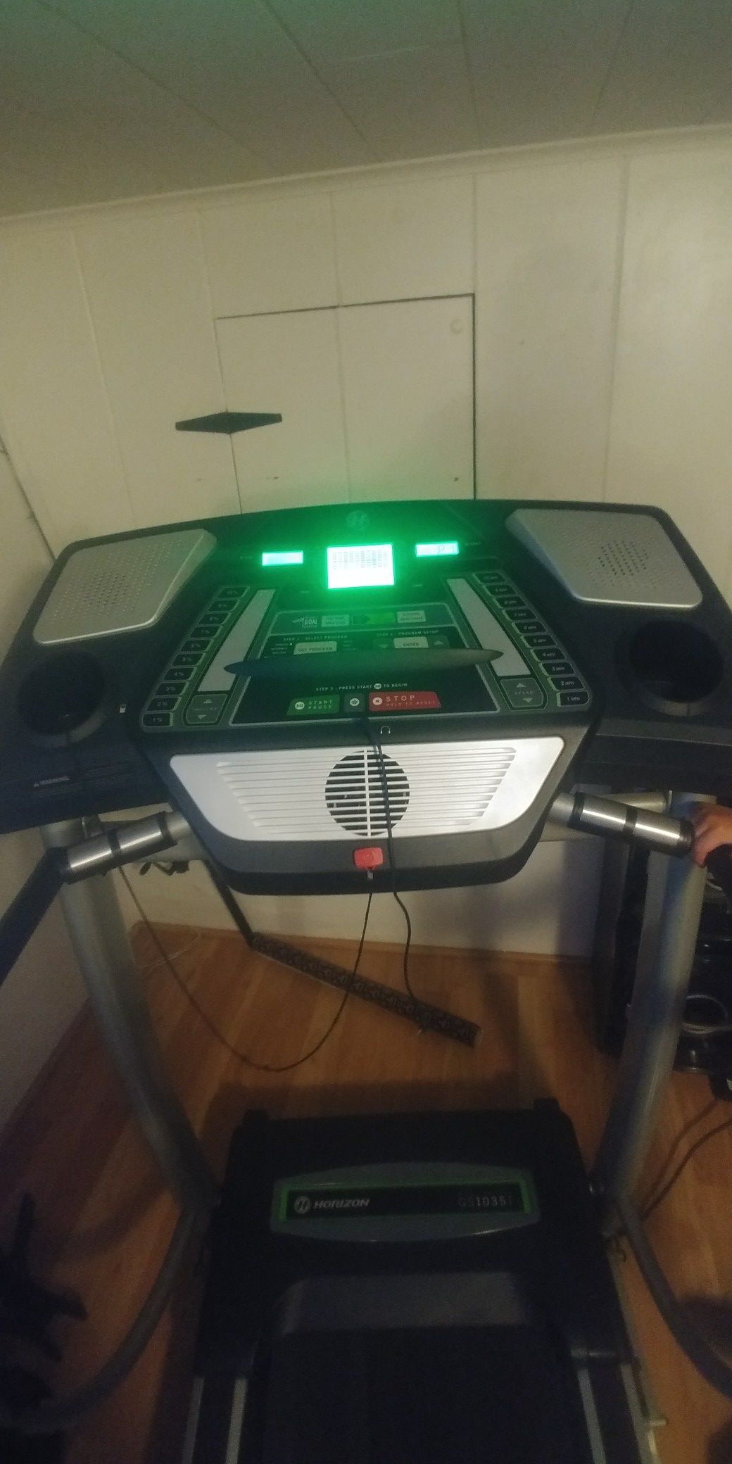 Treadmill. HORIZON.