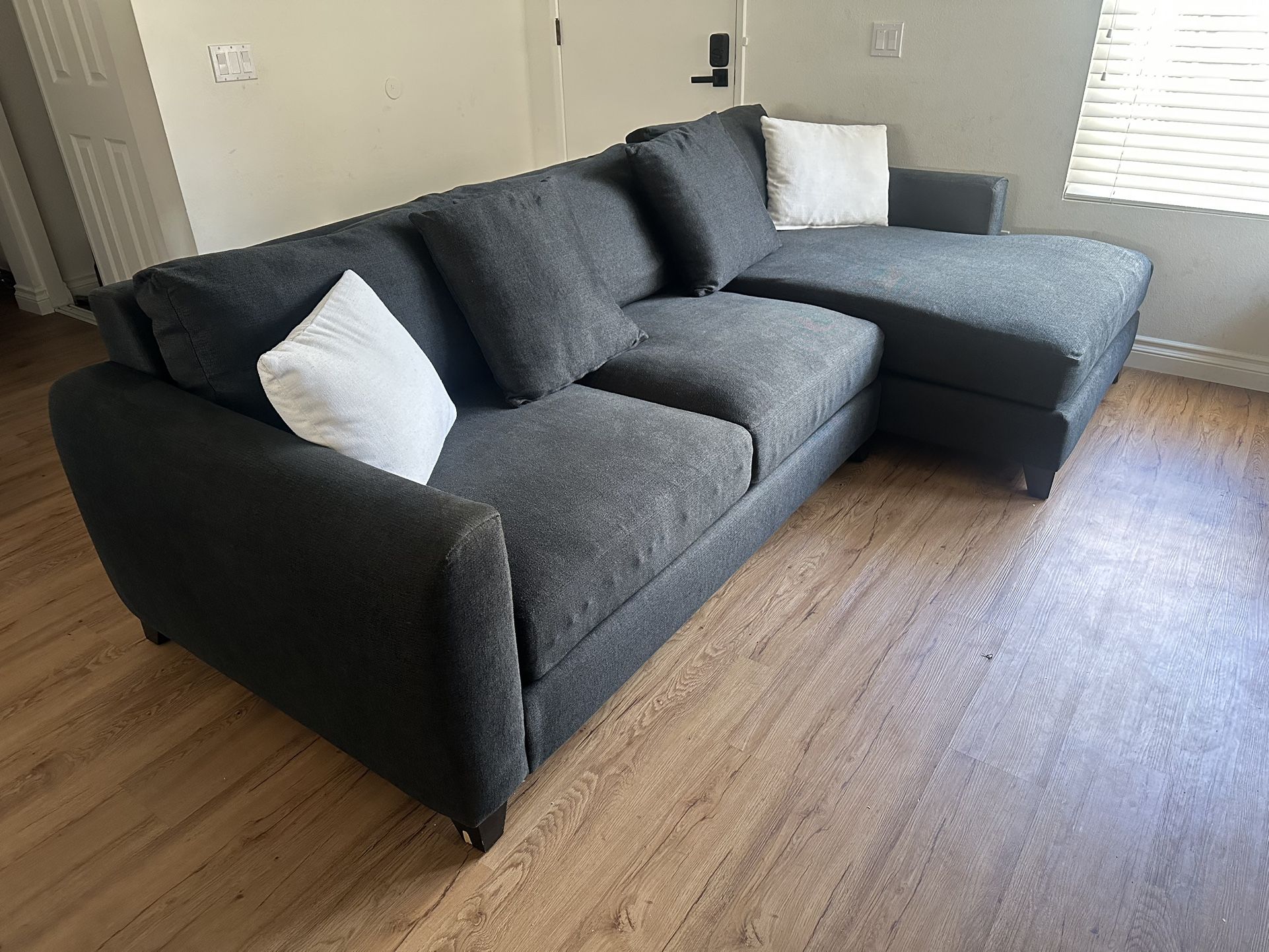 2 Piece Sectional / Seccional De 2 Piezas