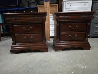 Set of 2 Mahogany Color Nightstands