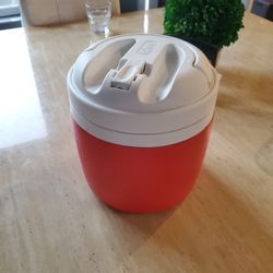 Igloo Elite 1 Gallon (3.8 L) Jug Cooler With Spout And Handle Red & White