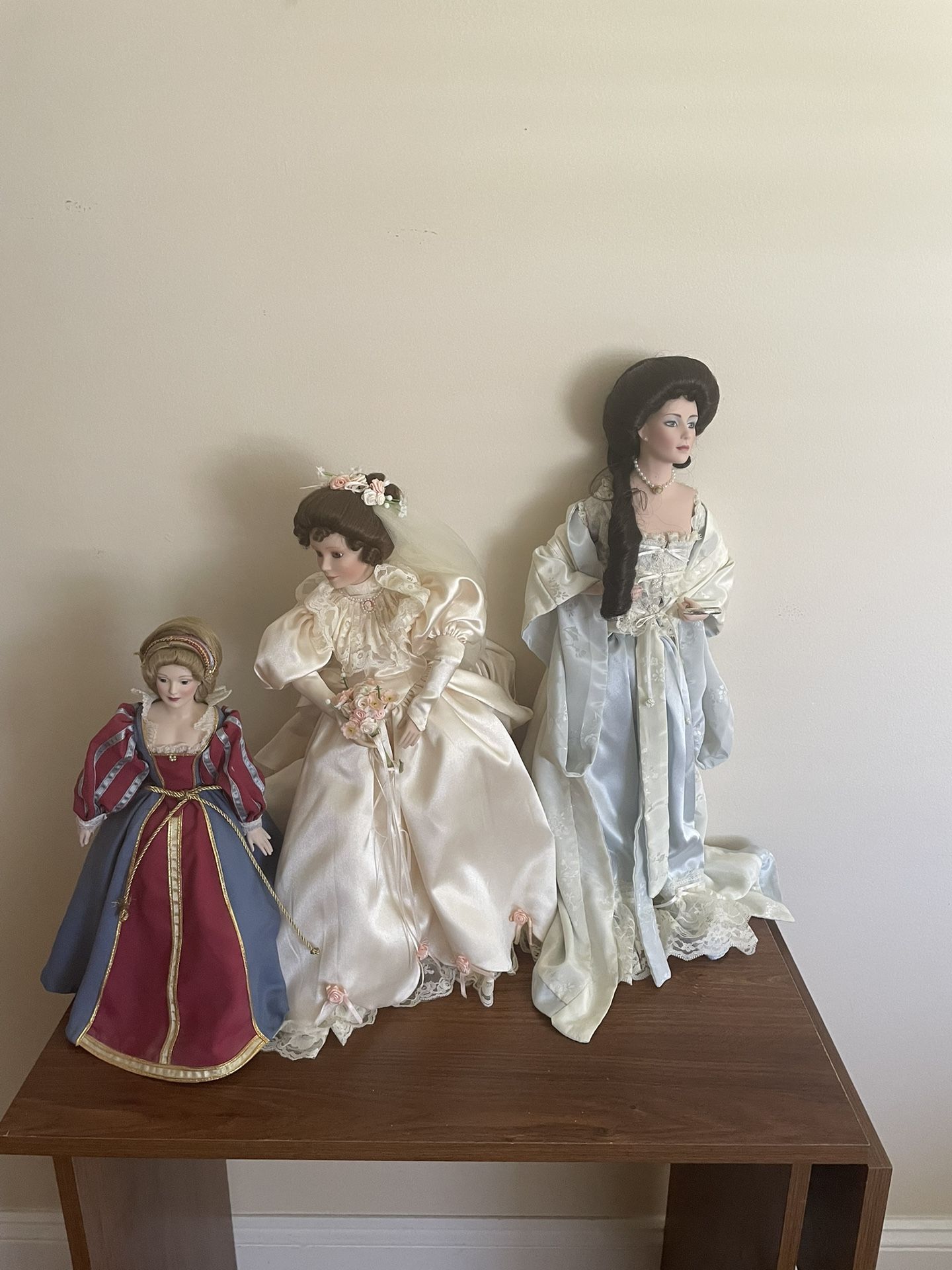 Display Dolls