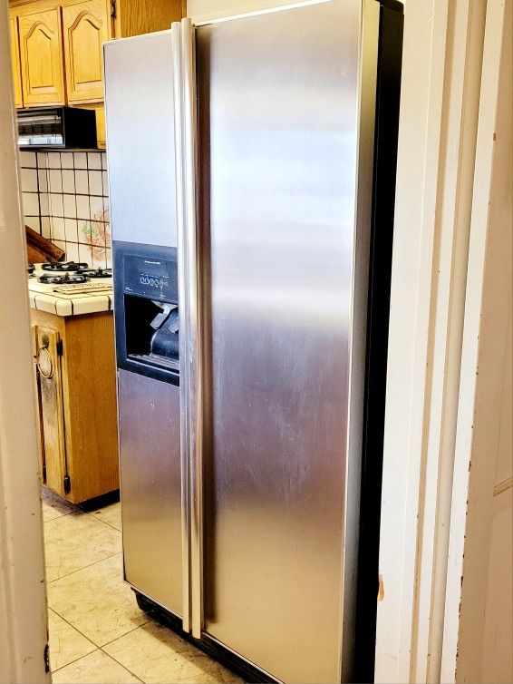 KITCHENAID Refrigerator $300!