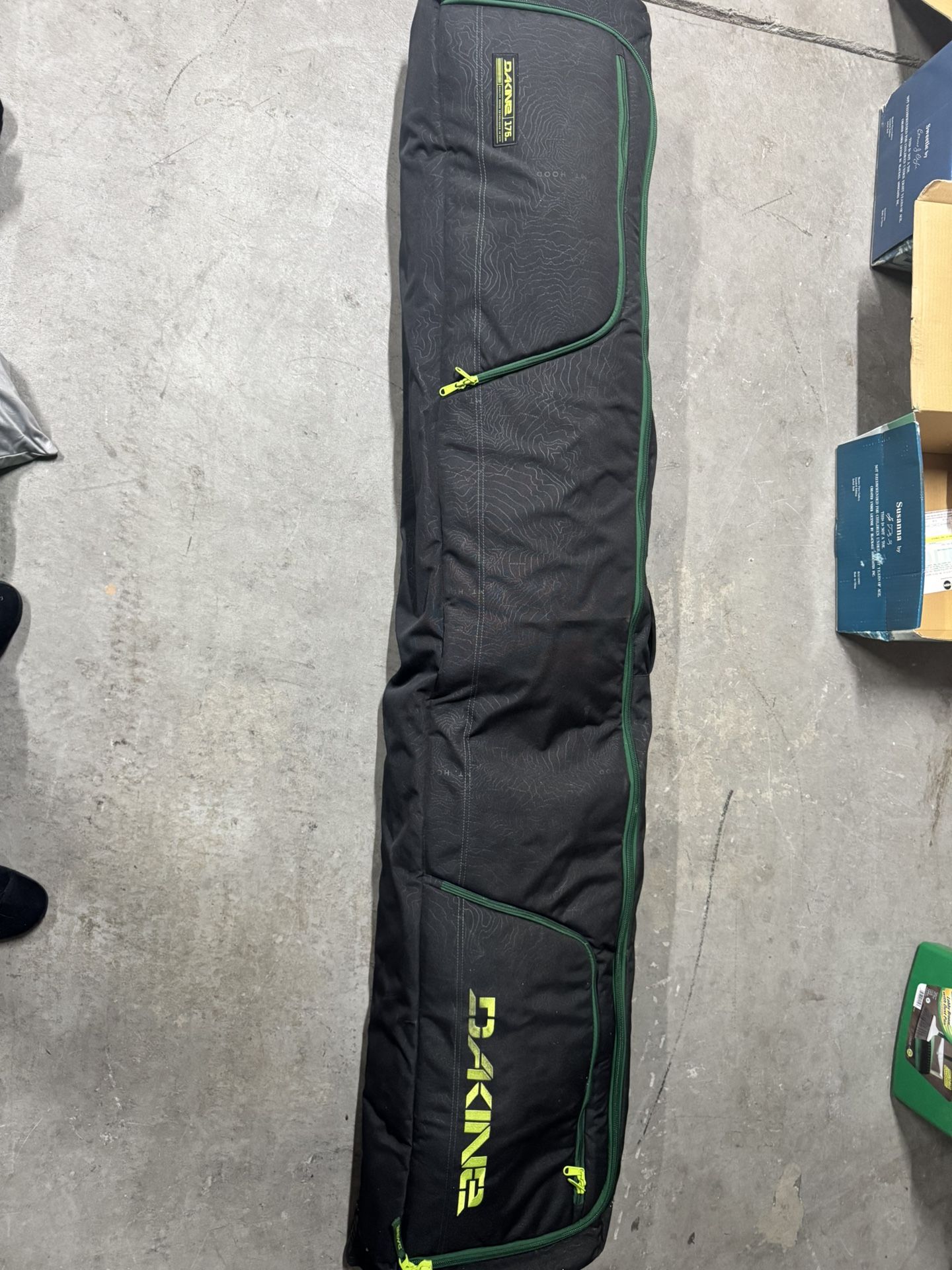 Dakine Snowboard Travel Bag 175cm – Padded, Wheeled, Black/Green