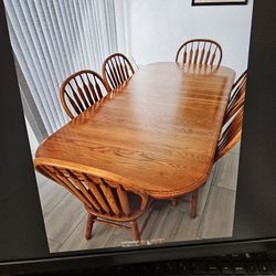 7pc dining table in perfect condition