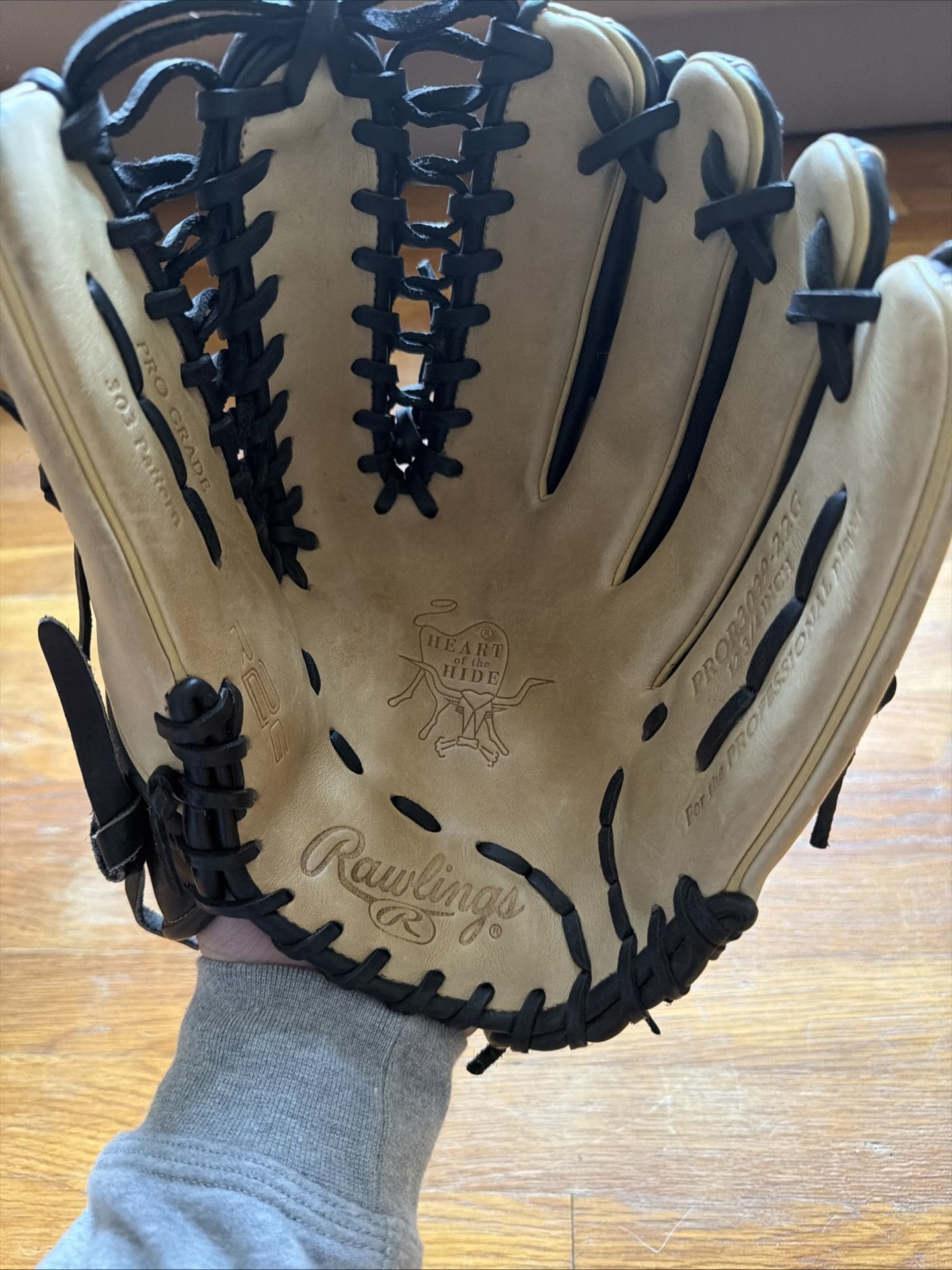 Rawlings Heart Of The Hide Outfield Glove 