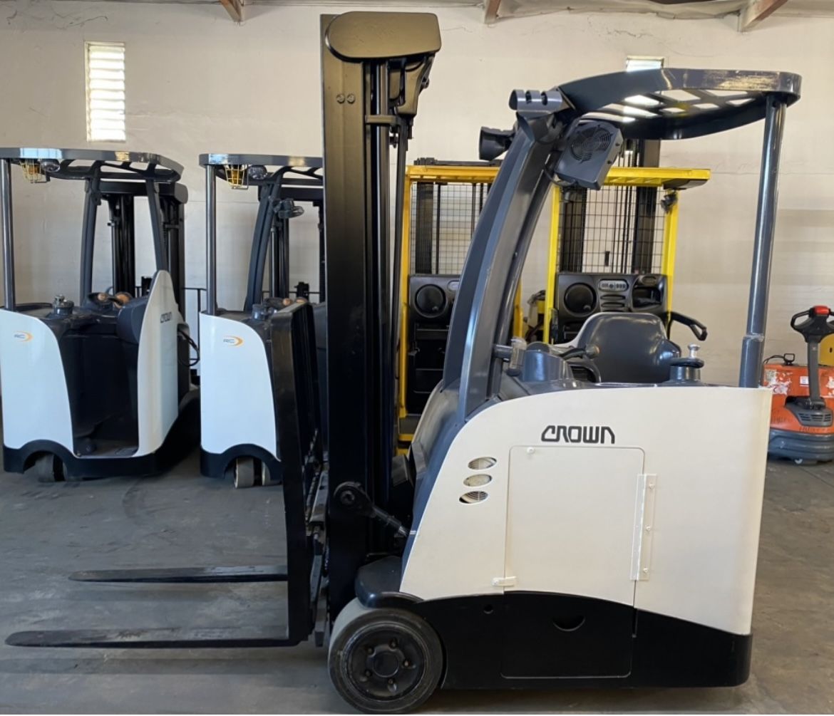 2010 Crown RC 226" Mast Forklift 