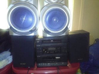 Little SHARP STEREO,,, EVERYTHING WORKS, 2 extra speakers, GREAT FOR KIDS ROOM