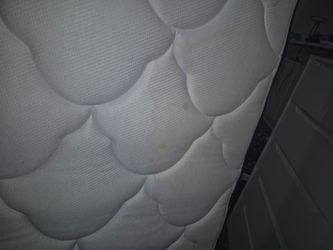 Vendo colchón full de poco uso en $75.00