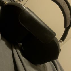 Black AirPod Max 