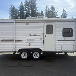 2002 Komfort Traliblazer 21FT Must See!!