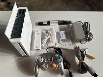 Nintendo Wii Bundle Over 11,000 Games  (Compatible With 21+ Retro Consoles)