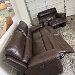 * Like New * RC Willy 2pc Modular Real Leather Electric Recliners Built In USB Ports ( Free Delivery )