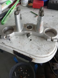 Upper triple tree clamp for 2005 yamaha yz85
