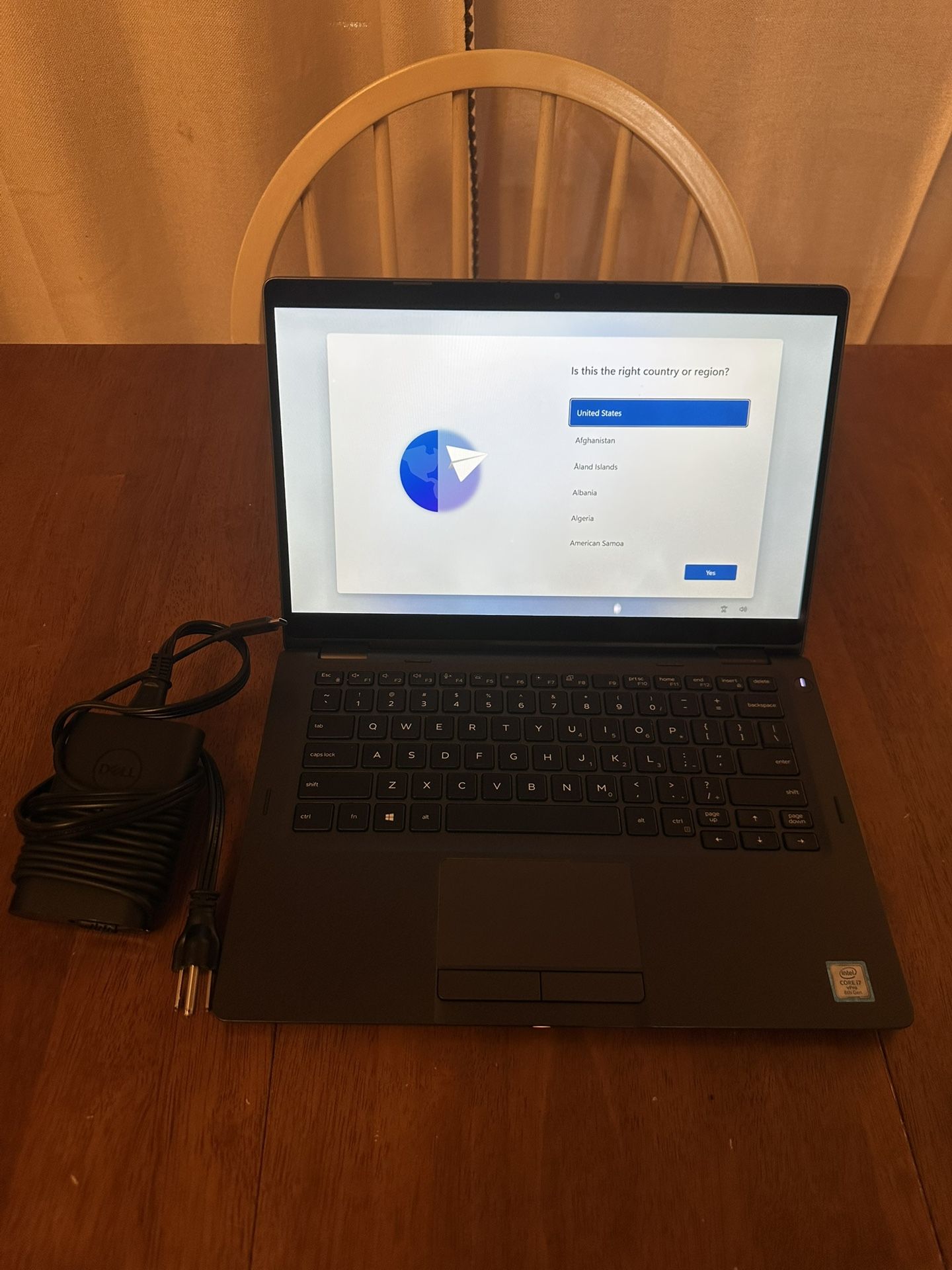 Dell Latitude 5300 2 n 1 Intel Core i7-8665U @ 1.90GHz Touchscreen Laptop/Tablet