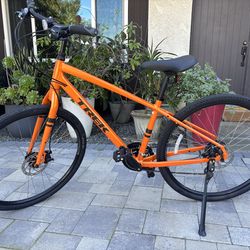 TREK Hybred VERVE 1 - Size Med. 17.5 in