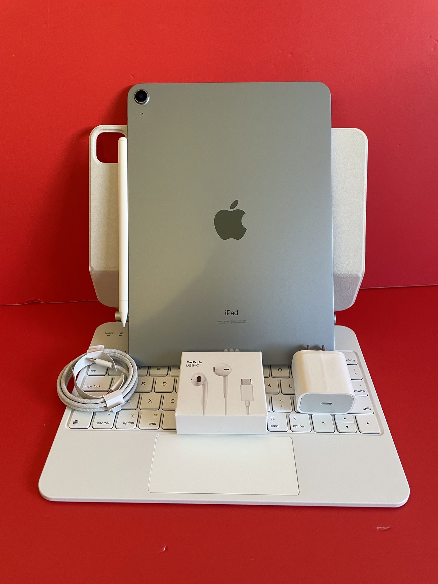 Apple IPad Air 4th Generation (10.9” Liquid Retina/ 2020 Model) 64GB with keyboard case, stylus pen & Accessories (256gb $479)