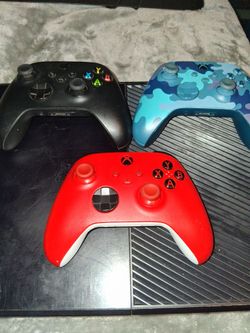 Xbox 1 with controllers