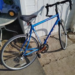 Fuji Newest 3.0 road bike Size Large/ Bicycle/ road bike needs chain