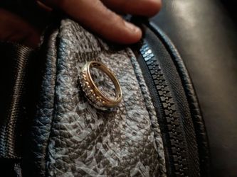 10 k gold ring size 6 with 5 diamonds