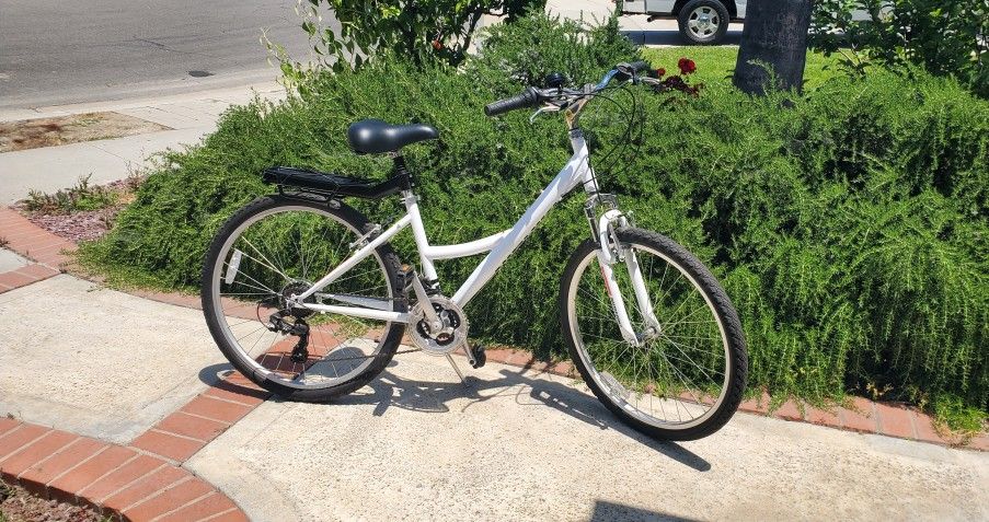 Nishiki Women s Tamarack Comfort Bike for Sale in Norco CA OfferUp