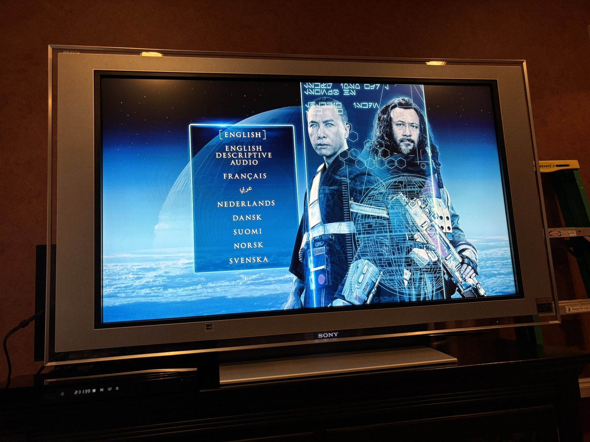 Sony tv + Blue-Ray player (2 remotes included)