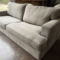 Queen Sleeper Sofa w/super Comfy Matteress
