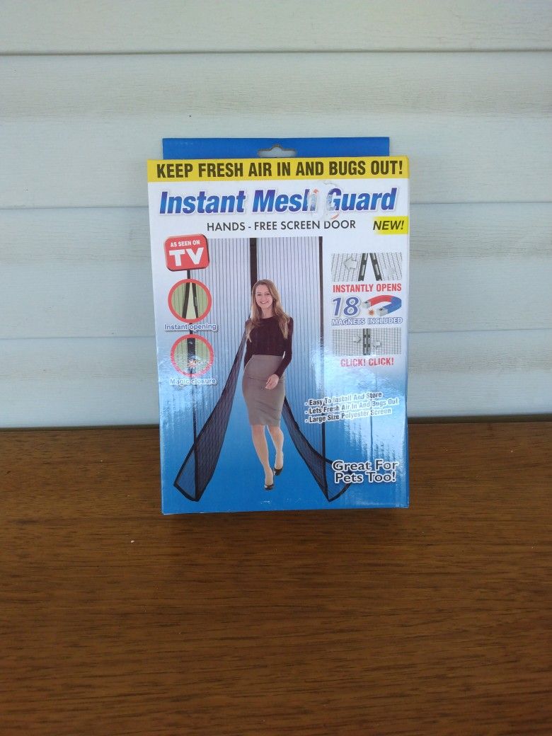 Instant Mesh Guard Hands-Free Screen Door