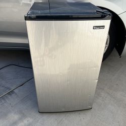 Magic chef mini Fridge 
