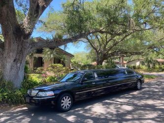 10 Passenge Black 5th Door Limousine $90 An Hr.