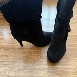 NEW Venus faux black suede boots Size 8