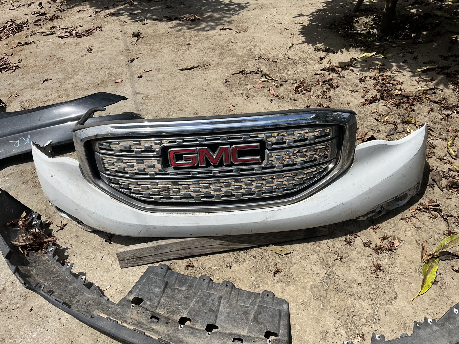 2018 GMC Acadia Front Bumper for Sale in Lynwood, CA OfferUp