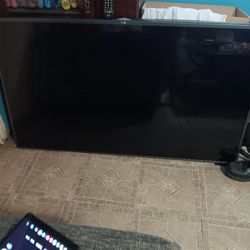 LG 55 INCH  HDTV  $140 💸 CASH  IT A SMART TV WITH REMOTE  YES IT WORK PERFECT  CONDTION SURROUND SOUND QUALITY HEAVY HAS ALL FEATURES ON INTERNET   