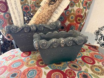 Flower pots