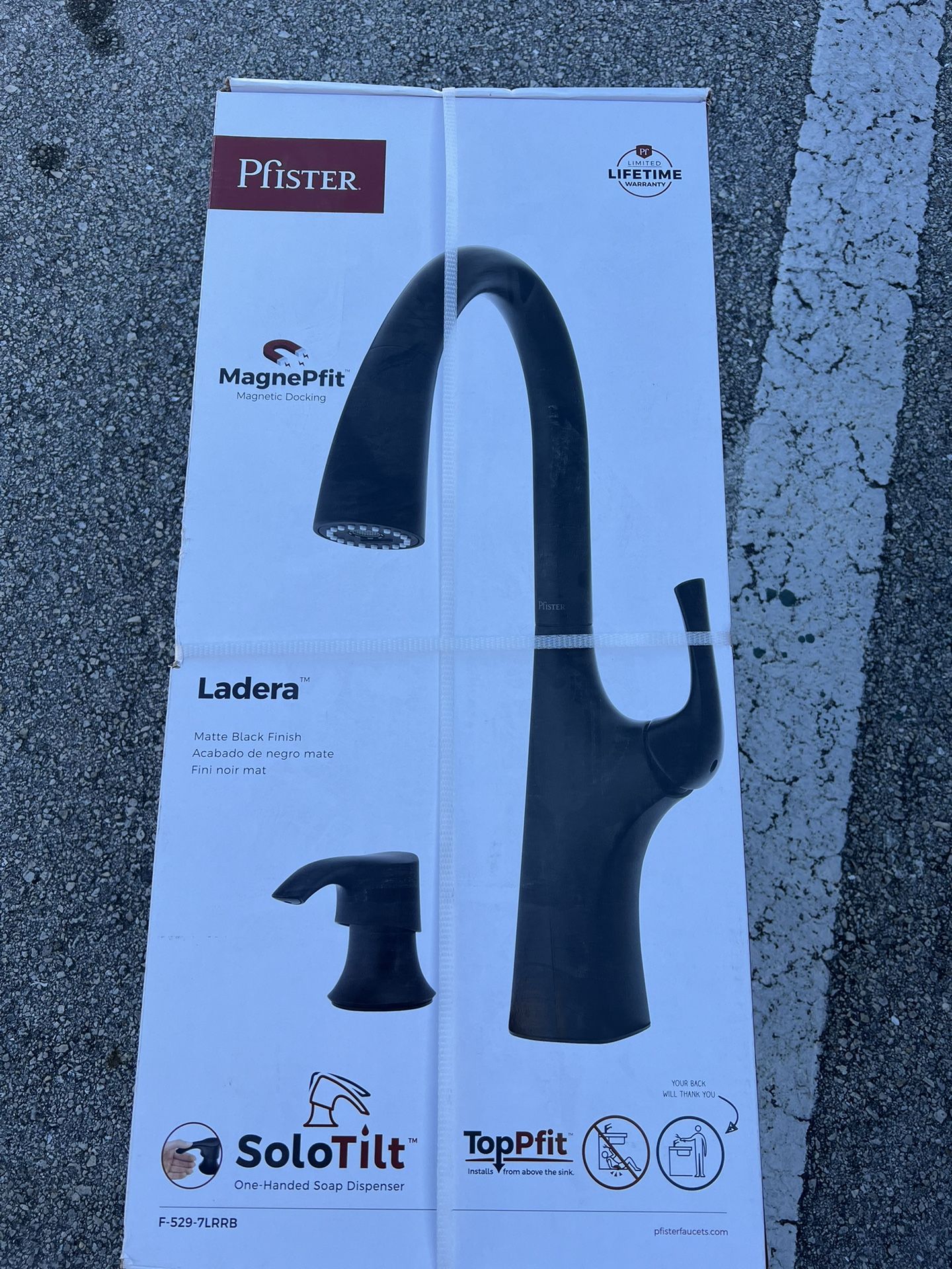 Pfister Ladera Single Handle Pull Down Sprayer Kitchen Faucet with Soap Dispenser in Matte Black