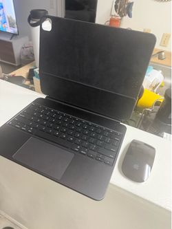 Apple Magic Keyboard with Trackpad – Black for 13 inch iPad include Apple mouse