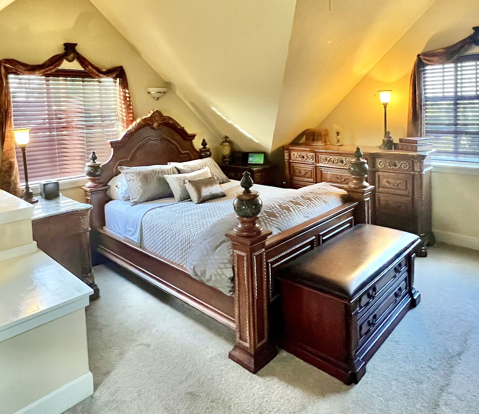 Traditional Queen Bedroom Set total 6 pieces