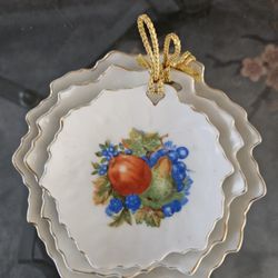 3 PERFECT PLATES WALL DECOR