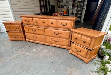 Solid wood set of Dresser and 2 Nightstands! Dresser L64xD18xH33”/ Nightstands L24xD17xH24”