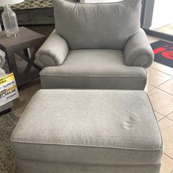 Oversize Chair With Ottoman